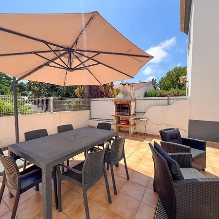 別荘 Charming 3-bedroom With Pool In アルブフェイラ