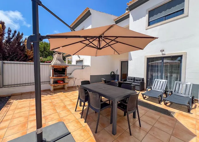 Charming 3-bedroom With Pool In 別荘 アルブフェイラ