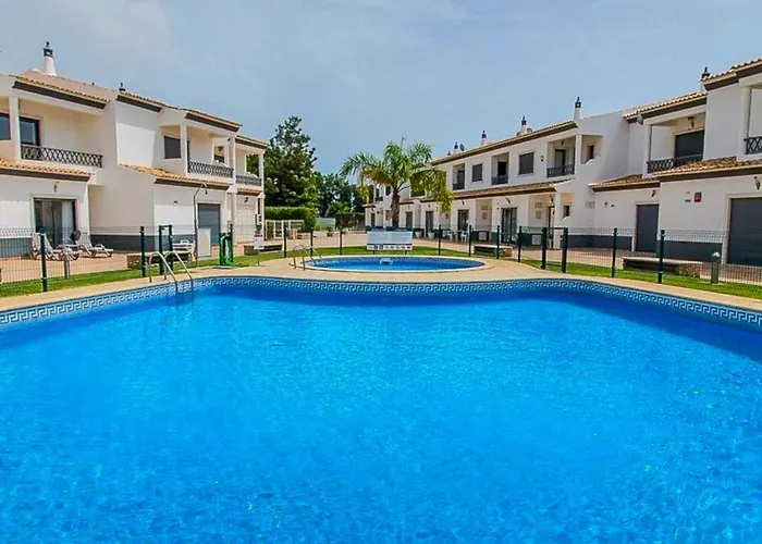 Charming 3-bedroom With Pool In 別荘 アルブフェイラ