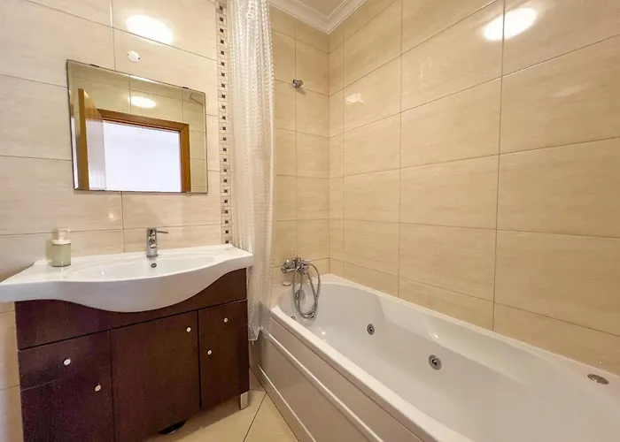 Charming 3-bedroom With Pool In