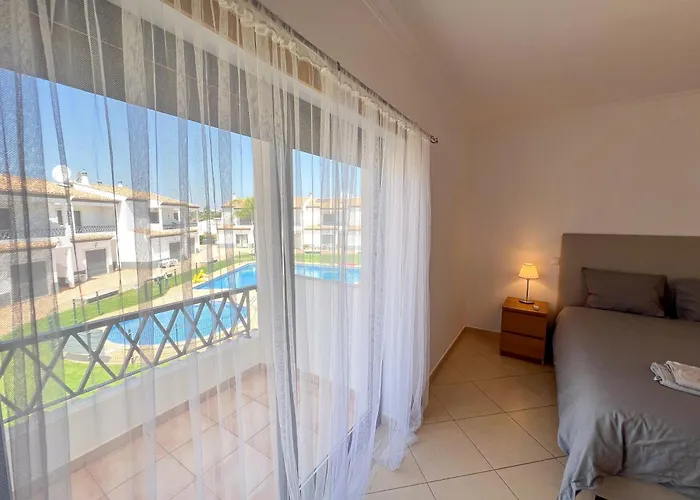 別荘 Charming 3-bedroom With Pool In *