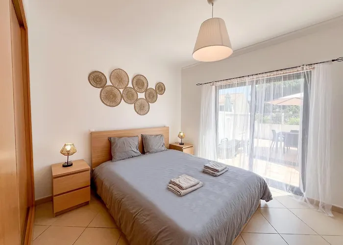 Charming 3-bedroom With Pool In