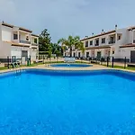 Charming 3-bedroom With Pool In Feriehus Albufeira