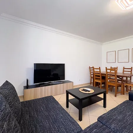 Charming 3-bedroom With Pool In Hébergement de vacances Albufeira